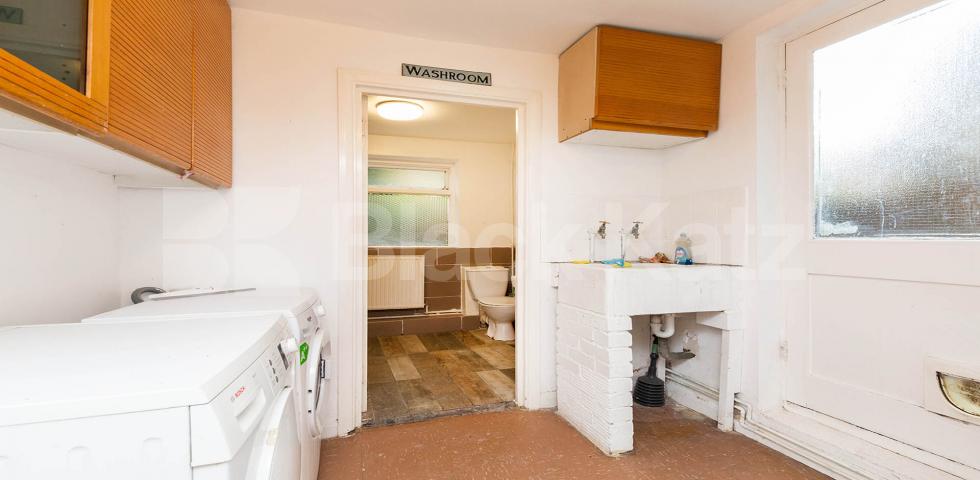 			2 Bedroom, 1 bath, 1 reception Apartment			 Sandringham Road, Dalston 